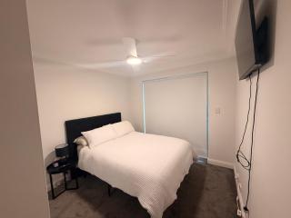 2 Bed 2 Bath Apartment with Secure Parking in Sydney CBD - 1 Min Walk To Darling Harbour & World Square- Center Of China Town - 4