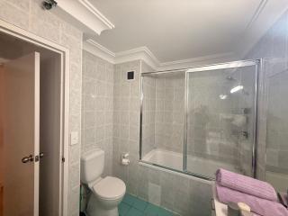 2 Bed 2 Bath Apartment with Secure Parking in Sydney CBD - 1 Min Walk To Darling Harbour & World Square- Center Of China Town - 6