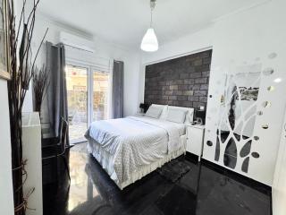 Beautiful Studio With Private Yard - 0