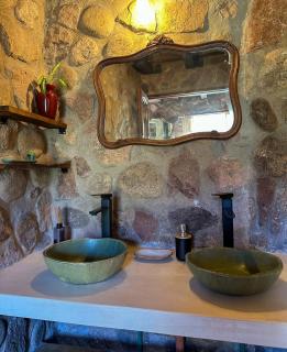 Casa de piedra con jardin y pileta - privada - 3