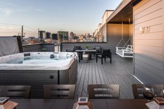 Urban Row - Rooftop Hottub - Heart of Gulch - 8