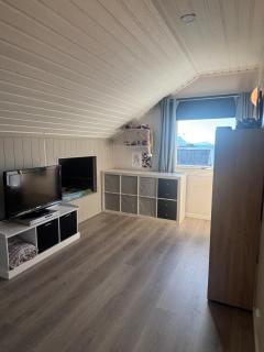 Cozy house centrally located and close to hiking areas and beach - 6