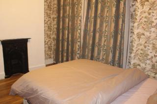 Private Room in a Modern Victorian Style House - 6