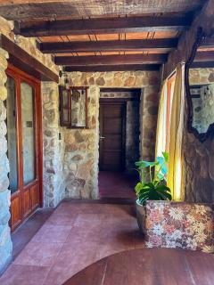 Casa de piedra con jardin y pileta - privada - 6