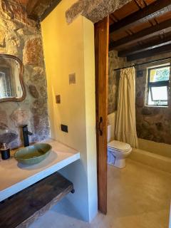 Casa de piedra con jardin y pileta - privada - 4