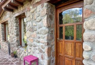 Casa de piedra con jardin y pileta - privada - 2