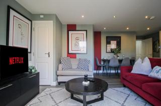 Luxe City Apartment - Worker & Long Stays - Free Parking & Fast Wifi - 0