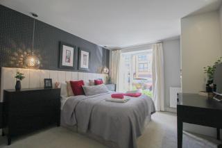 Luxe Ground Floor City Apartment - Private Access, FREE Parking, FAST Wifi for Long Term Stays - 9