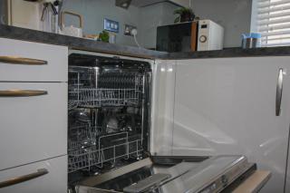 Luxe City Apartment - Worker & Long Stays - Free Parking & Fast Wifi - 2