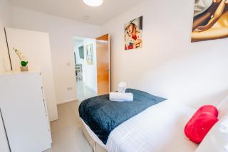 2 Bedrooms Ground Floor Flat With Private Garden - 3