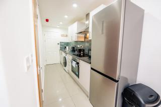 2 Bedrooms Ground Floor Flat With Private Garden - 5