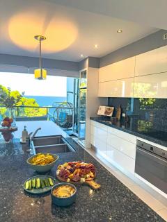 Coolum Beachfront Luxury for Family and Friends - 5