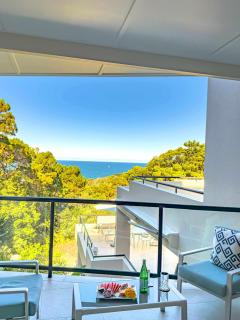 Coolum Beachfront Luxury for Family and Friends - 4
