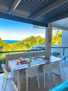Coolum Beachfront Luxury for Family and Friends - 2