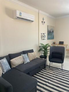 Seaside Two Bedroom Charming Apt - 3