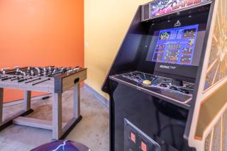 Colorful Comfort with Hot Tub, Retro Arcade, & Fire Pit! - 9