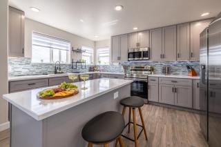 Colorful Comfort with Hot Tub, Retro Arcade, & Fire Pit! - 4