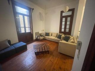 Classic Cairo Apartment with Old Town Charm & 3 Bedrooms - 0