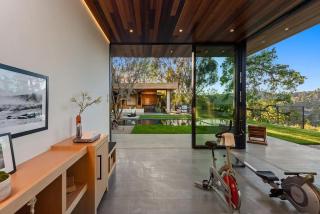 Oak Pass Manor - Beverly Glen - 7