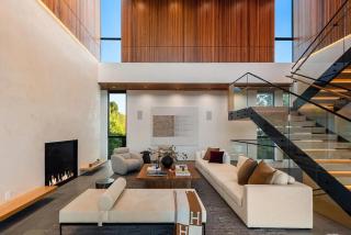 Oak Pass Manor - Beverly Glen - 5