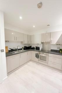 Modern 2 Bedroom Flat in the Heart of Wembley - 4