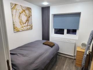 4 Bedroom Excellent Home Large Spacious Layout Detached House Driveway Free Parking - 6