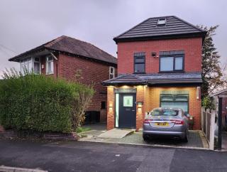 4 Bedroom Excellent Home Large Spacious Layout Detached House Driveway Free Parking - 4