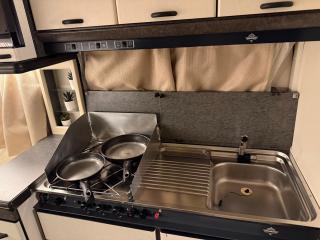 Fully Equipped Caravan 1 - 8