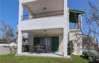 Amazing Apartment In Privlaka - 4