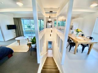 Treetop studio apartment - 8