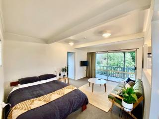 Treetop studio apartment - 7