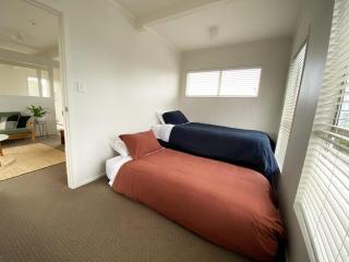 Treetop studio apartment - 6