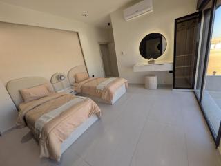 Noorhan Private Luxury Layover Villa - 10 Minutes to Airport - 3
