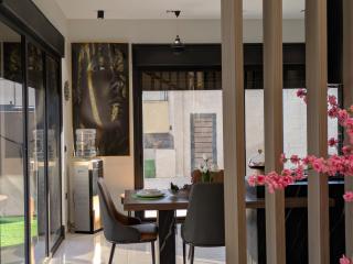 Noorhan Private Luxury Layover Villa - 10 Minutes to Airport - 7