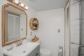 Tee-To-Sea Getaway - Walk to Beach, Golf & Shops - 9