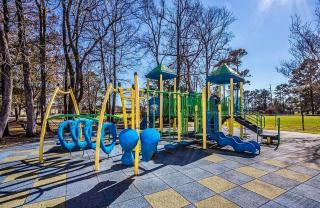 Tee-To-Sea Getaway - Walk to Beach, Golf & Shops - 8