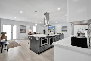 Cypress Breeze, Coastal Comfort! Heated Pool! - 1