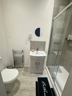 Apartment 4- 216 high street - 1