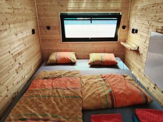 Floating Downtown Apartment - 9