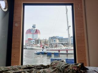 Floating Downtown Apartment - 7