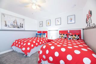 Chic 8 Bdrm Retreat with Pool & Spa in Champions Gate - 7