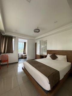 Honeyrock Farm Resort by Skybz - 1