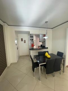 Apto de 2 Quartos em Meia Praia - 2