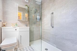 Broomfield House - City Centre - Free Parking, Self-Check-In, Garden, Fast Wifi and Smart TV by Yoko Property - 4