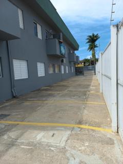 Apartamento com piscina a 600 metros da praia da Maranduba - 2