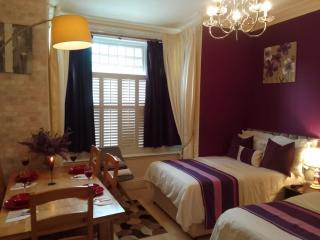 Executive Suite at Ideal home & cottage, Inviting 2 Bedroom apartment, Sleep 6 Ideal for contractors, family & Groups - 3