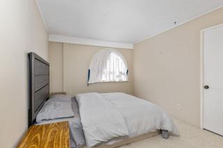 Comfortable and quiet bedroom with private bathroom - 3