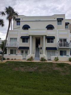 Oceanfront 2br2b, Ocean Views, Heated Pool, Spa - 4