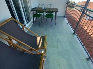 Superior One Bedroom Apartment with Balcony and Sea View - 5