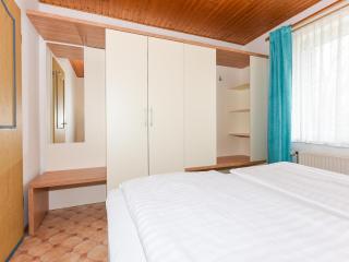 Geräumige Ferienwohnung mit Terrasse in Bensersiel - 3